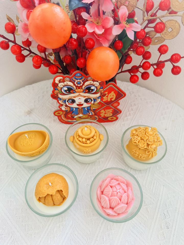 Celebrate Lunar New Year with prosperity that lights your path. Our Prosperity Candle line returns in two expressions: a scented Rose & Agarwood blend for lush, auspicious energy, and an Unscented version for quiet, focused rituals. Light the scented candle to invite abundant fortune, luminous clarity, and harmonious growth. Choose the unscented for a pristine glow that anchors goals and invites steady momentum. May this year bring health, wealth, and blessings to you and your loved ones.