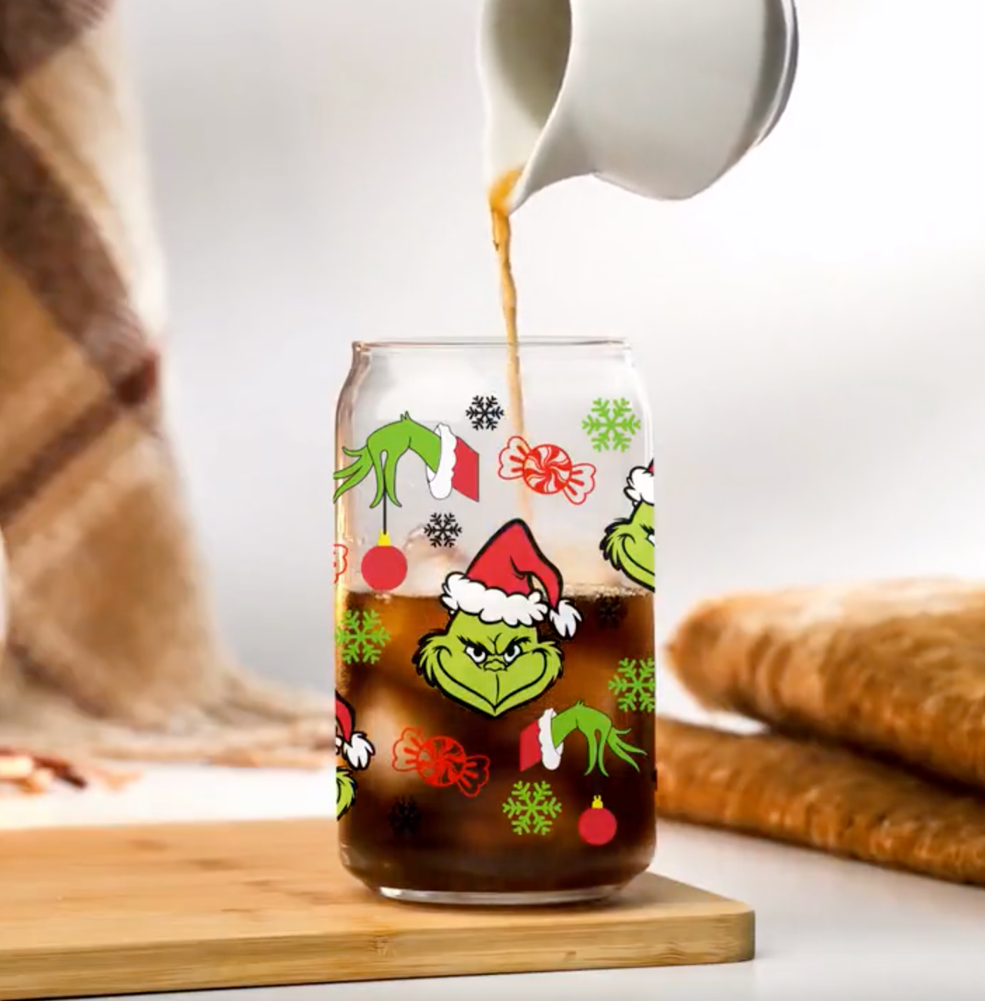 Merry Grinch Christmas 16oz Glass Cup